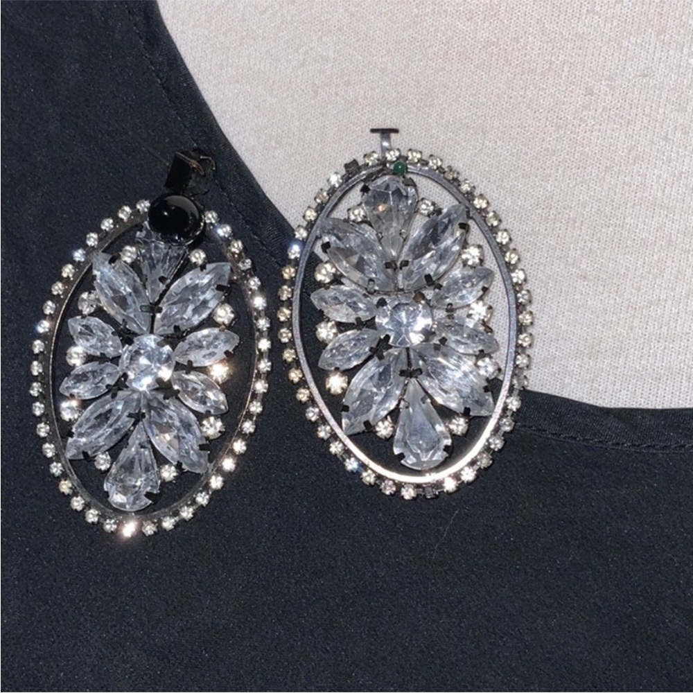 Two Rhinestone earrings - Picture 2 of 7